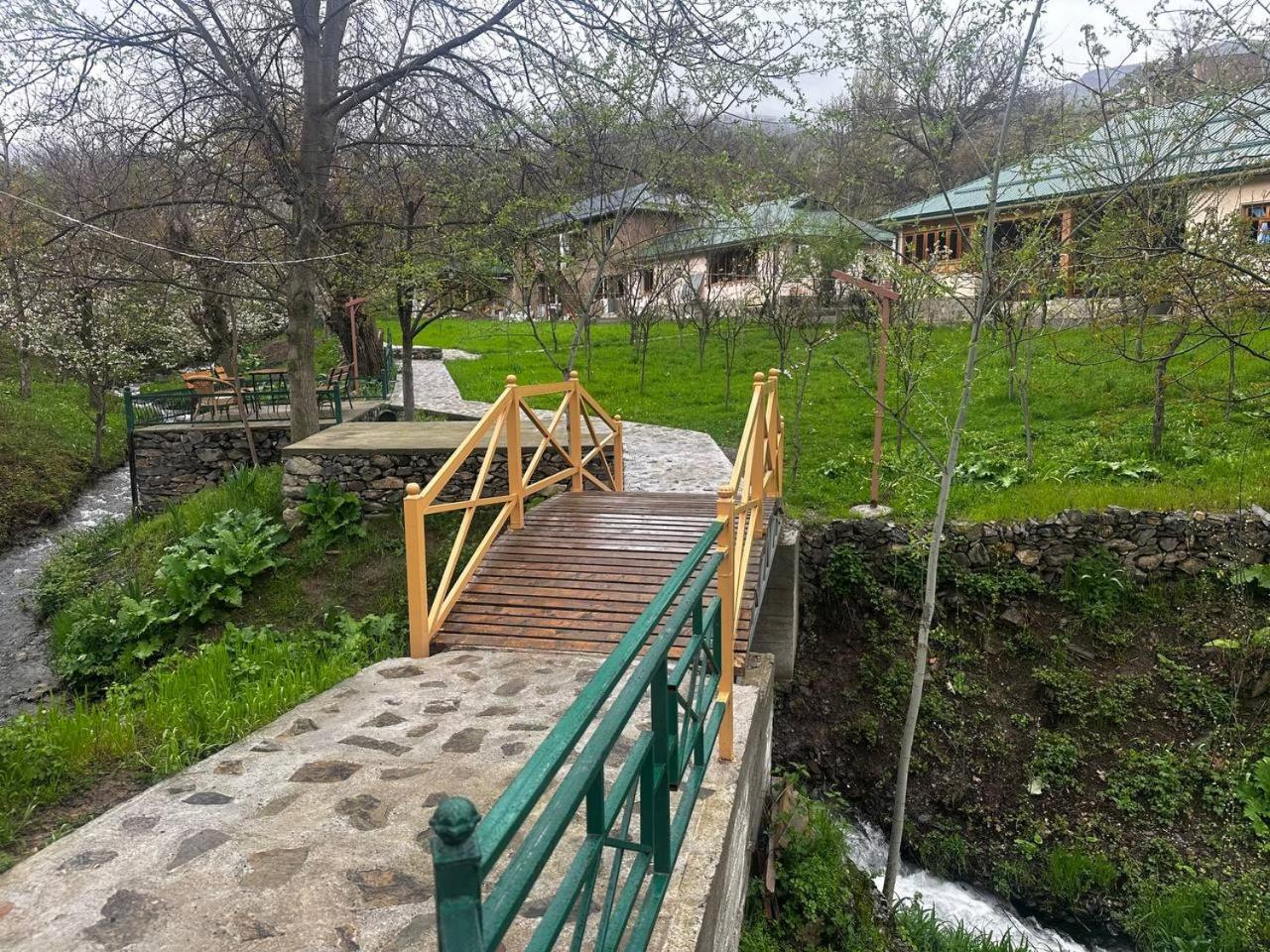 Hayat Guesthouse Nuratau Mountain Yukary-Ukhum Exteriör bild
