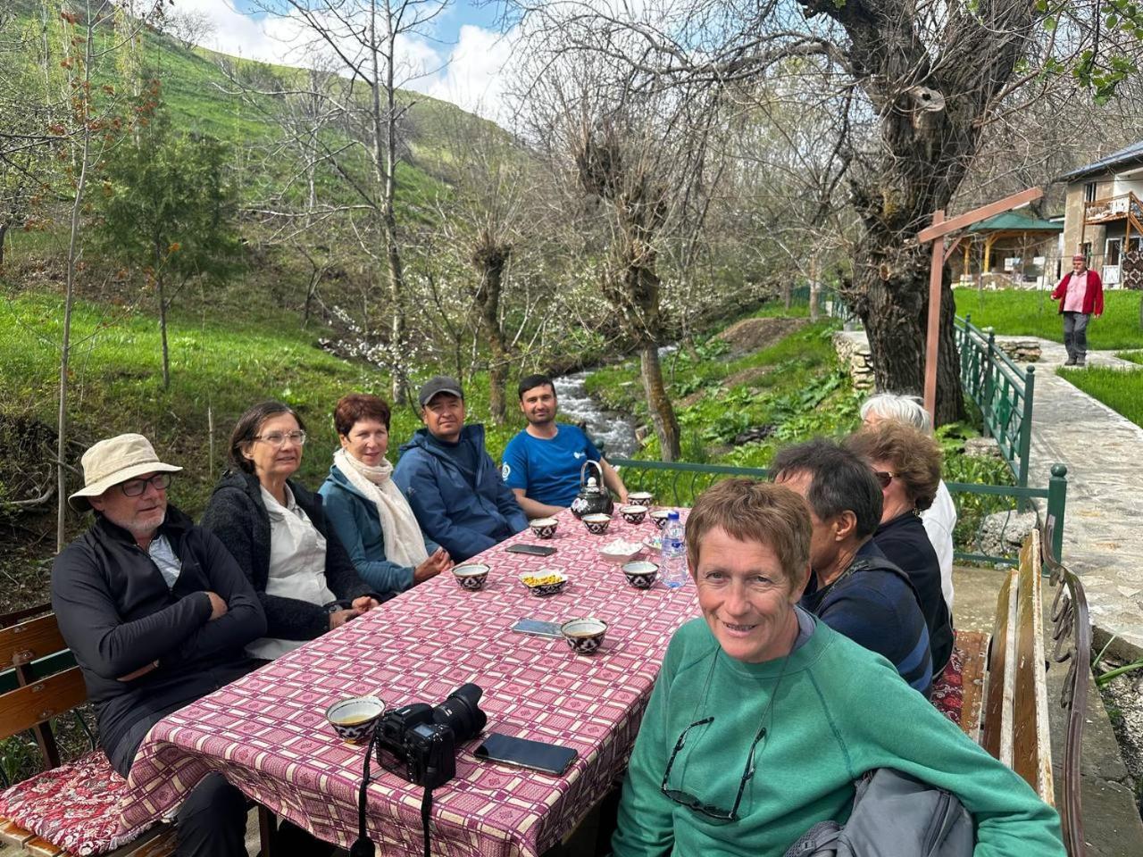 Hayat Guesthouse Nuratau Mountain Yukary-Ukhum Exteriör bild