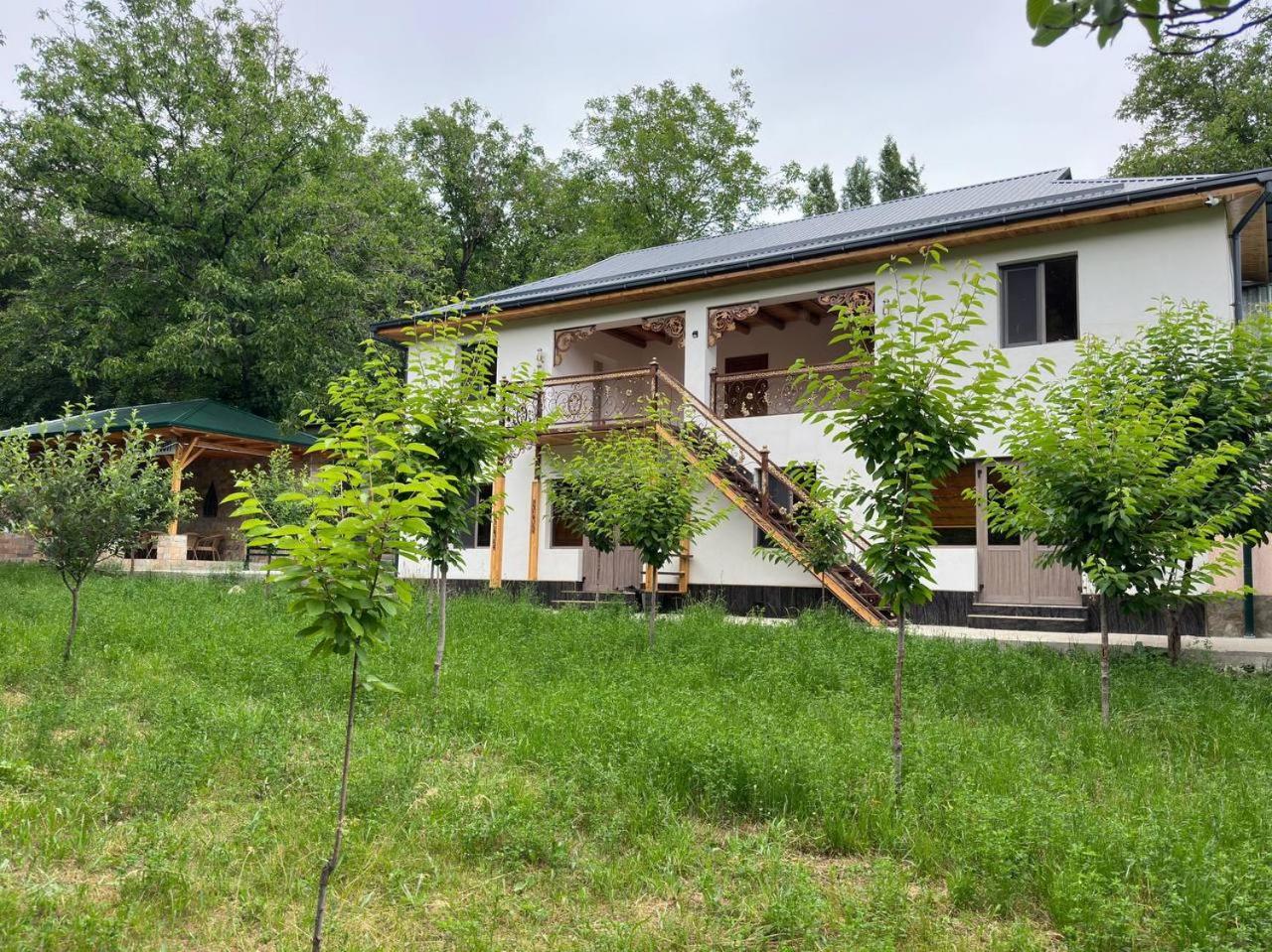 Hayat Guesthouse Nuratau Mountain Yukary-Ukhum Exteriör bild